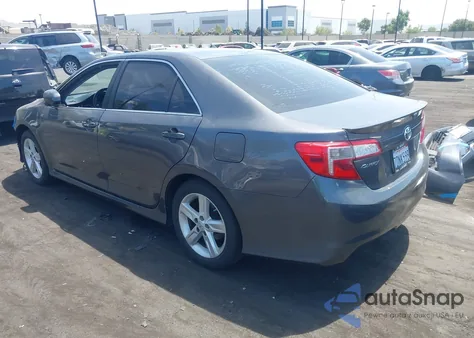 2014 Toyota Camry Se z USA, uszkodzony, nr VIN 4T1BF1FK7EU776563